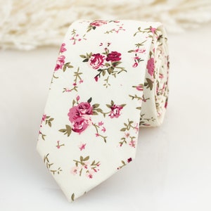 Cream, blush, dusty rose floral tie, Wedding necktie, Dusty rose and sage floral tie, Groomsmen necktie, bow tie, matching pocket square