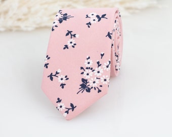 Rosa-blaue Krawatte mit Blumenmuster, rosafarbene Krawatte für den Bräutigam, rosafarbene Krawatte mit Blumenmuster, rosa-blaue Hochzeitskrawatte mit Blumenmuster, passende Fliege und Einstecktuch