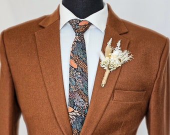 Corbata floral de terracota y salvia con base negra, corbata floral naranja quemada, corbata floral Rust, corbata de flores silvestres, corbata de boda boho, corbata rústica