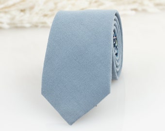 Taubenblaue Krawatte, feste Taubenblau-Krawatte mit floralem Rücken, Taubenblaue Hochzeitskrawatte, Groomsmen Krawatte