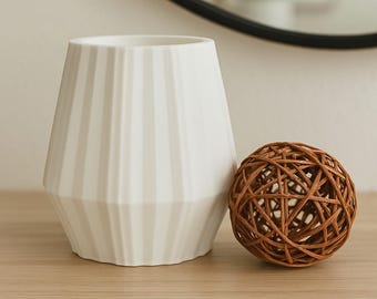 Modern Faceted Decorative Planter – Minimalist Geometric Home Accent