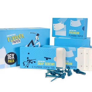 Pode incluir: Um pacote de 16 folhas de papel para flipbook azul e branco com uma ilustra&ccedil;&atilde;o de desenho animado de uma pessoa desenhando na caixa. A caixa tamb&eacute;m inclui um pacote de parafusos de press&atilde;o e uma ferramenta de parafuso. Os parafusos de press&atilde;o s&atilde;o azul turquesa e brancos.