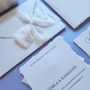 faire-part en papier, enveloppe de poche, faire-part de mariage typographique, faire-part de Quinceanera, faire-part en acrylique transparent