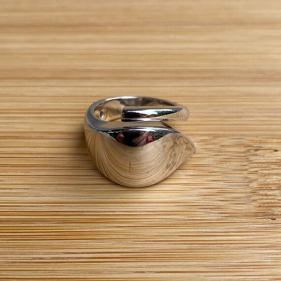 ELLE Silver Leaf Bypass Ring - image 5