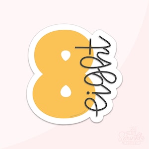 Puede incluir: Pegatina amarilla con el número ocho y texto negro que dice "Happy" en letra cursiva.