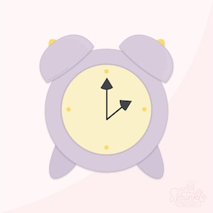 Puede incluir: Un despertador morado con detalles amarillos y agujas negras. La esfera del reloj es blanca con marcas negras y puntos amarillos.