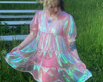 Schiere Organza Babydoll-Stil glänzendes Kleid, handgemachte einzigartige Kleidung, mehrfarbige helle und neutrale Optionen, alternative Streetwear