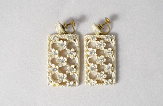 Vintage 1940s 1930s Earrings Dangling Old Plastic