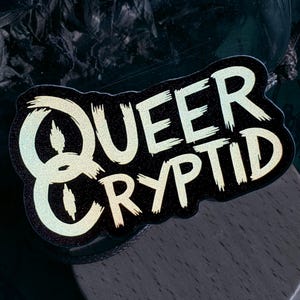 Pegatina Queer Cryptid - Holográfica mate