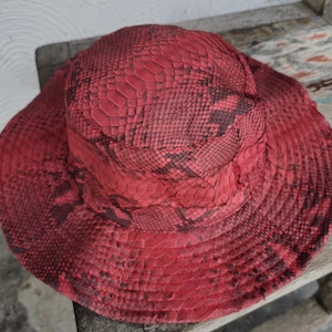 Gorra de pescador unisex de piel de serpiente pitón auténtica, lujosa, de alta gama, duradera, moderna, exótica, única, elegante y de primera calidad.