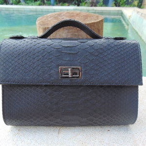 Schwarze Tasche, schwarze Geldbörse, schwarze Handtasche, Python Tasche, Schlangenleder Geldbörse, Python Geldbörse, Python Handtasche, Geschenk für sie, Verkauf, schwarze Ledertasche, Tasche