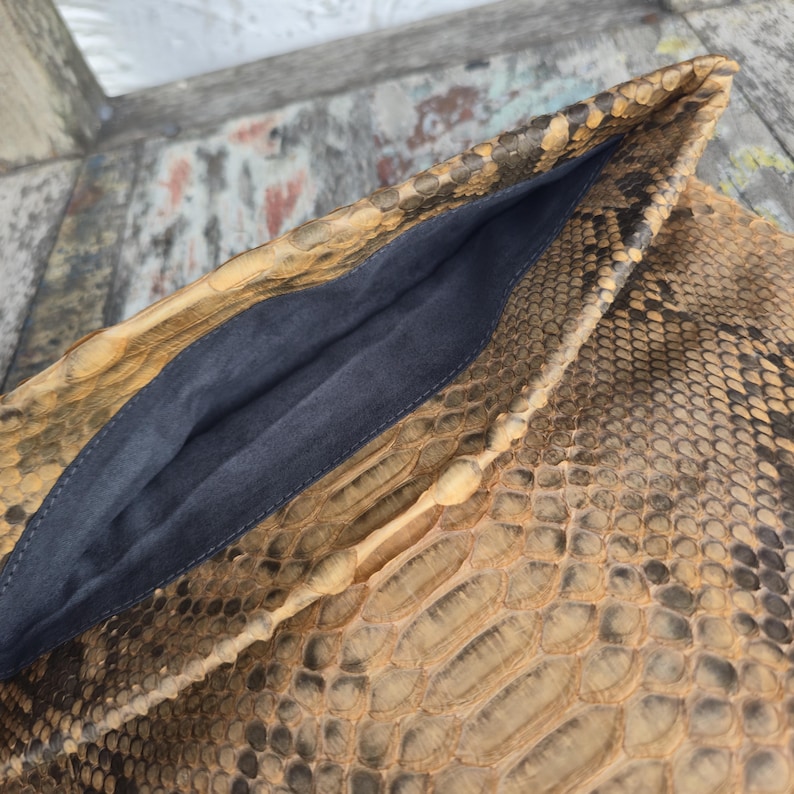 Python slangenleer clutch crèmekleur – luxe reishandtas afbeelding 4