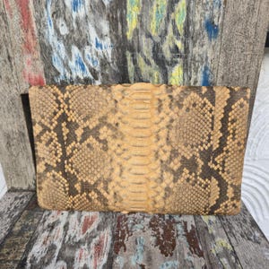 Python slangenleer clutch crèmekleur – luxe reishandtas afbeelding 3