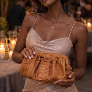 Python Snakeskin Cloud Bag – Elegant läderväska och kuvertväska för kvinnor