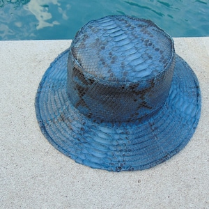 Gorra de pescador unisex de piel de serpiente pitón auténtica, lujosa, de alta gama, duradera, moderna, exótica, única, elegante y de primera calidad.