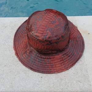 Gorra de pescador unisex de piel de serpiente pitón auténtica, lujosa, de alta gama, duradera, moderna, exótica, única, elegante y de primera calidad.