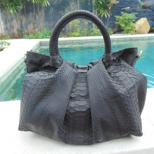 Schwarze Tasche, schwarze Geldbörse, schwarze Handtasche, Python Tasche, Schlangenleder Geldbörse, Python Geldbörse, Python Handtasche, Geschenk für sie, Verkauf, schwarze Ledertasche, Tasche