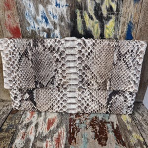 Bolso de mano de piel de serpiente pitón auténtica, hecho a mano: un bolso de viaje de lujo