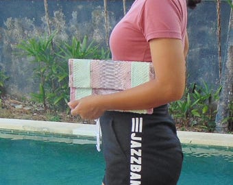 Bolso de mano de piel de serpiente pitón: un bolso auténtico