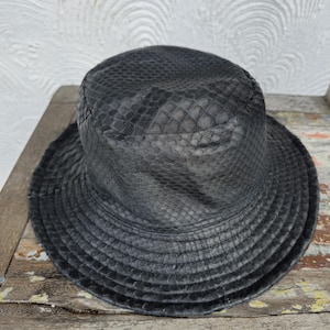 Gorra de pescador unisex de piel de serpiente pitón auténtica, lujosa, de alta gama, duradera, moderna, exótica, única, elegante y de primera calidad.