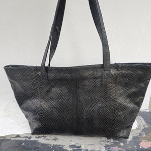 Schwarze Tasche, schwarze Geldbörse, schwarze Handtasche, Python Tasche, Schlangenleder Geldbörse, Python Geldbörse, Python Handtasche, Geschenk für sie, Verkauf, schwarze Ledertasche, Tasche