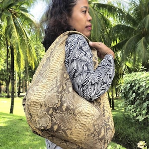 Snakeskin Bag Elegant Beige Python Leather Hobo Bag – Classy Designer Shoulder Purse for Women big python snakeskin Handbag woman purse bag