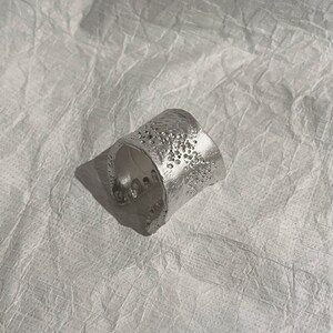 Anillo agrietado