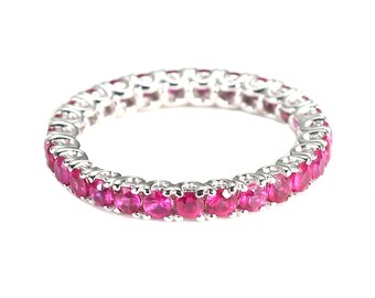 Natural Ruby Eternity Band 925 Silver Round Ruby Classic Wedding Band Mujeres Dainty Ruby Valentine Gifted Band Vintage Ruby Anniversary Gift.