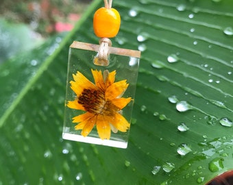 Natural dried flower pendant