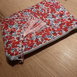 pochette liberty dans les tons rouge, accessoire sac femme, idée cadeau