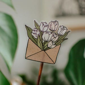 autocollant tulipe | Décalcomanie florale en vinyle transparent, enveloppe de fleurs Cottagecore, art floral printanier mignon, cadeau accessoire Kindle pour elle