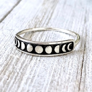 Sterling Silver Moon Phase Ring, Moon Phase Jewelry, Minimalist Ring, Stacking Rings, Silver Moon Ring, Luna ring,Boho Ring, Thumb Ring