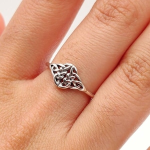 Celtic knot ring, Infinity knot, Love knot ring, Celtic ring, Silver ring, Celtic jewelry, sterling silver 925