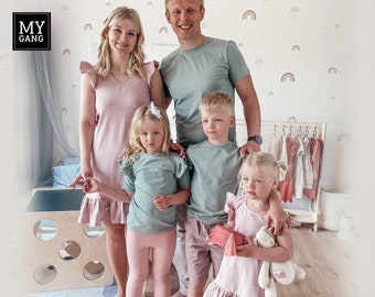 Tenues de famille assorties : robes d'été et t-shirts en tricot de coton