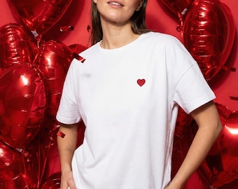T-shirt oversize avec coeur brodé - T-shirt en coton unisexe, vêtement minimaliste fait main