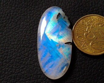 Natural Blue Flashy Rainbow Moonstone Cabochon Rainbow Gemstone Cabochon Silver Pendant Jewelry Making Stone 33X32X8 mm 60 Crt White Stone