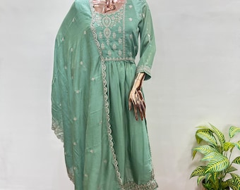 Indische Party/Hochzeitskleidung für Frauen - Grün bestickte A-Linie-Seide Kurta mit Hose & Dupatta - Kurta Sets - Salwar Kameez mit Dupatta