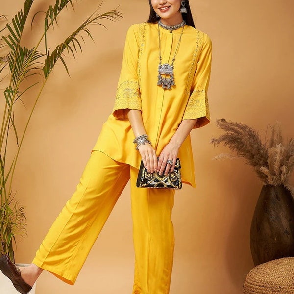 Tenue indo-occidentale - Tenues de soirée indiennes pour femme - Kurti trapèze brodé jaune avec pantalon - Ensembles Kurti - Hauts décontractés avec pantalon