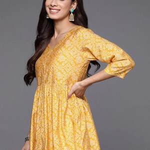 Women Yellow Bandhani Printe Straight Tunic