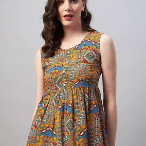 Trail of Roses Sleeveless Women's Short Kurti