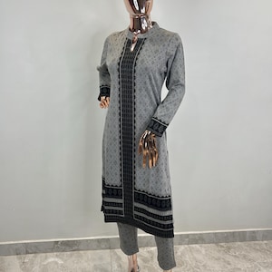 Winter Wolle Kurta Set für Frauen - Graue Wolle Kurta mit Hose - Indische / Kashmiri Kurta - Indische lange Tunika-Winterbekleidung für Frauen