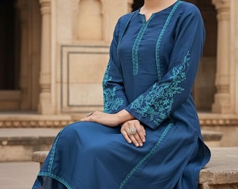 Ensemble kurta bleu sarcelle brodé en soie mélangée pour femme | Kurta droit avec pantalon | Tenue indienne pour les fêtes et les fêtes | Tenues de fête indiennes
