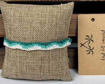 Pulsera de la amistad con diseño de olas del océano / Joyería bohemia playera / Macramé de Meg