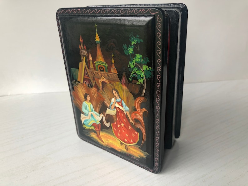 Hand painted Vintage Lacquer Box Black jewelry box Russian Lacquer miniature Miniature Painting USSR Soviet Wooden jewelry box