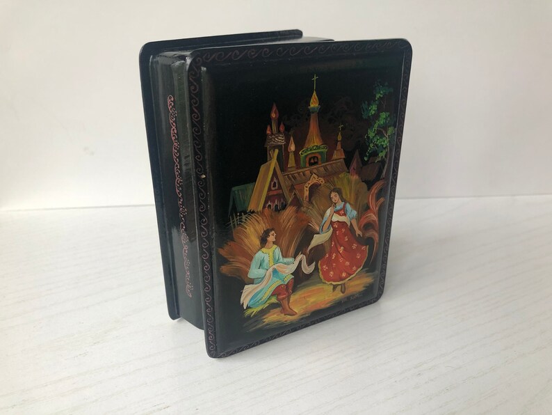 Hand painted Vintage Lacquer Box Black jewelry box Russian Lacquer miniature Miniature Painting USSR Soviet Wooden jewelry box