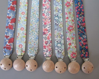 Liberty stof dummy clip, fopspeen clip. Stoffen dummyclip. Fopspeen clip. Babycadeau