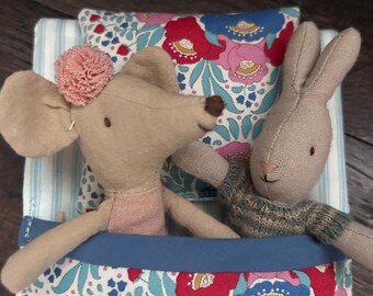 Tilda Fabric Sleeping Bag for Maileg Mouse. Sylvanians. Dolls. 19 cms by 13.5 cms.
