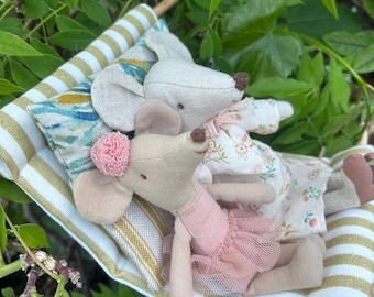 Maileg Mouse Hammock. Maileg Accessory. Small doll/toy outdoor bed.