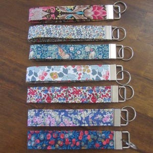 Llavero de tela Liberty de Liberty of London.