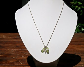 Unique jewelry from a master hand, delicate sterling silver necklace with a beautiful angel wing, green peridot & freshwater pearl<3